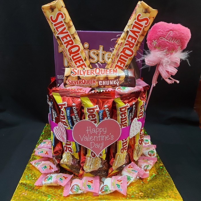 

Hampers Snack Tower Kado Bingkisan Hadiah Coklat Valentine Boneka