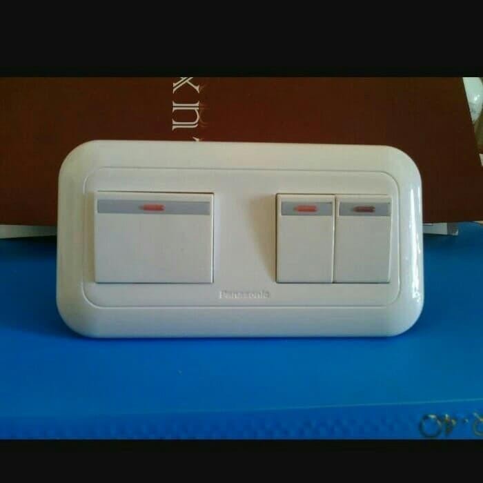 PANASONIC SAKLAR TRIPLE+LAMPU/SAKLAR TRIPLE+LAMPU MENYALA PANASONIC