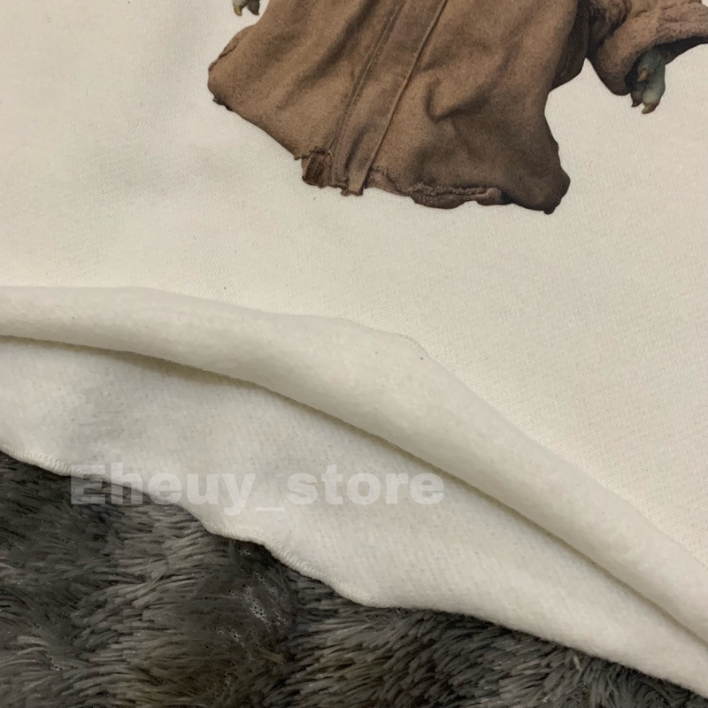 [COLD COLLECTIONS] Crop Sweater STARWARS HM Original Broken White Crewneck Crop Wanita soft cream