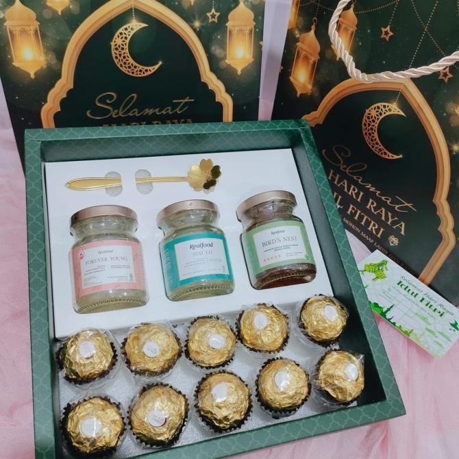 

Terbaru !!! Hampers Idul Fitri 3 Jar Ferrero - Kado Ramadhan Lebaran Myrrahlook