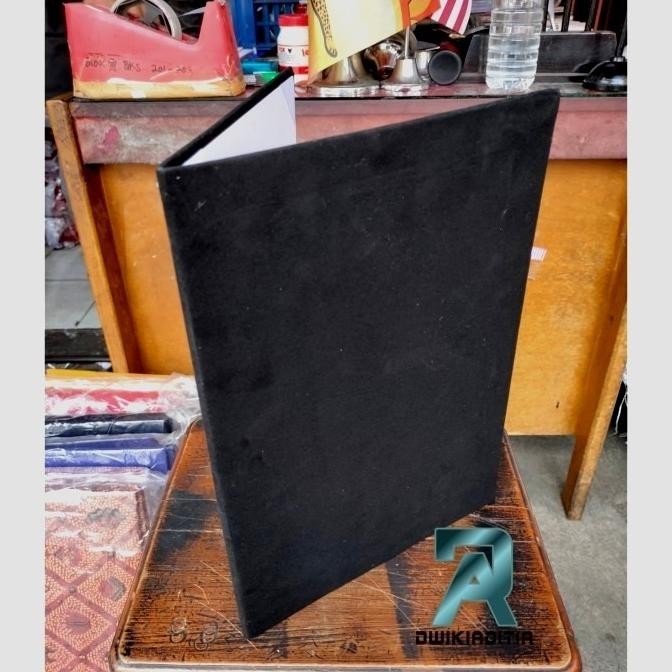 

juw Map Polos/Map Ijazah Bahan Beludru Warna Hitam
