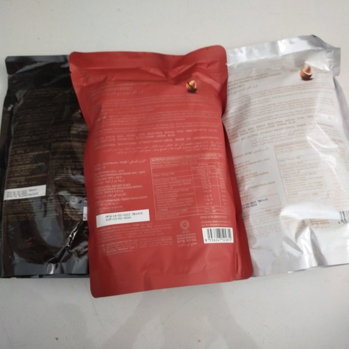 

Beryls/Beryl's Classic Tiramisu Almond Dark White Milk Coklat 300gram