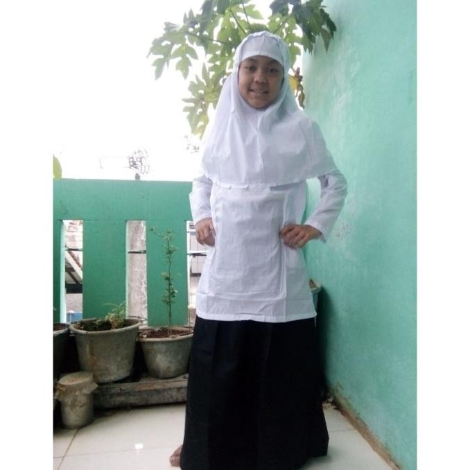 Baju Muslim Setelan Anak Perempuan Warna Putih Rok Hitam 5, 6, 7 Th