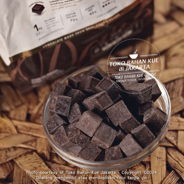 

Schoko Dark Chocolate Couverture Cube 72% 500Gr Cokelat Baking Coklat