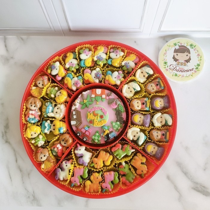 

Limited! candy tray coklat aneka karakter lebaran dgn ucapan selamat idul fitri - Girls New