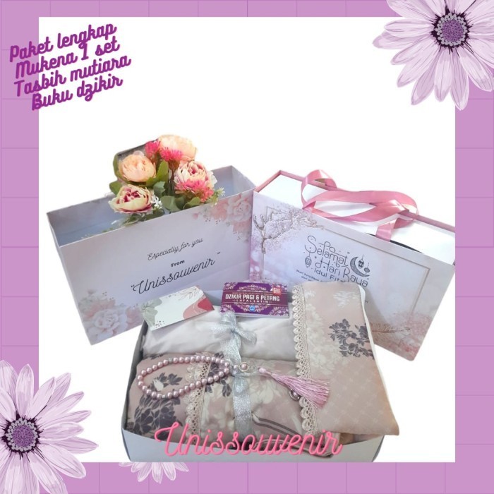 

Hampers Soft Box Mukena Silk Armany Edisi Lebaran Dan Kado Ulang Tahun