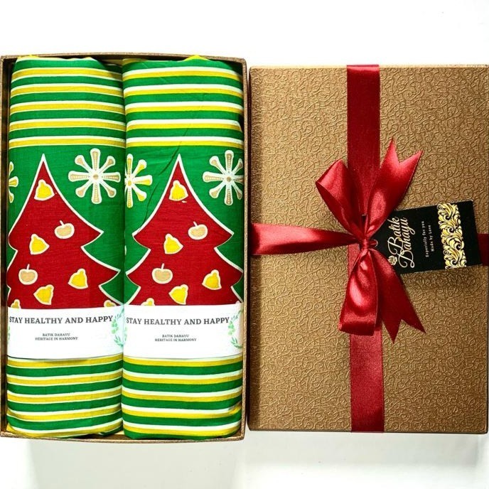 

Kado Hadiah Hampers Pernikahan Couple Kain Batik/Wedding Gift Natal