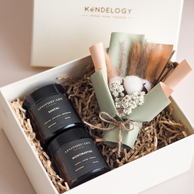 

Giftbox Premium Kendelogy 2 Apothecary + Dried Bouquet Hampers