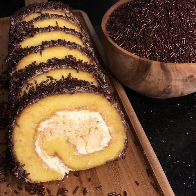 

Bolu Gulung Medan Rasa Keju Topping Mesis ( Pendek ) When Cake TRM