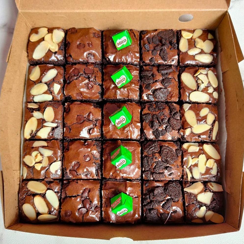 

LANGSUNG KIRIM DYNAMITE MIX FUDGY BROWNIES / BROWNIES PANGGANG SEKAT 25BITES / BROWNIES / FUDGE BROWNIES BY GUSTARBROWNIES