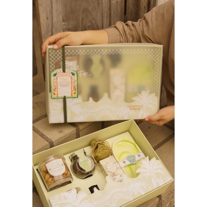 

Ciremai - Hampers Lebaran/Parcel Eid/Hampers Idul Fitri/Paket Lebaran Shockitgow