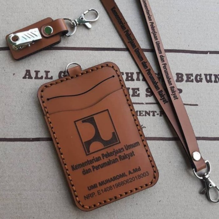 

BARANG TERLARIS Gantungan Name Tag ID Card Holder Kulit Custom, Name Tag Kulit Asli