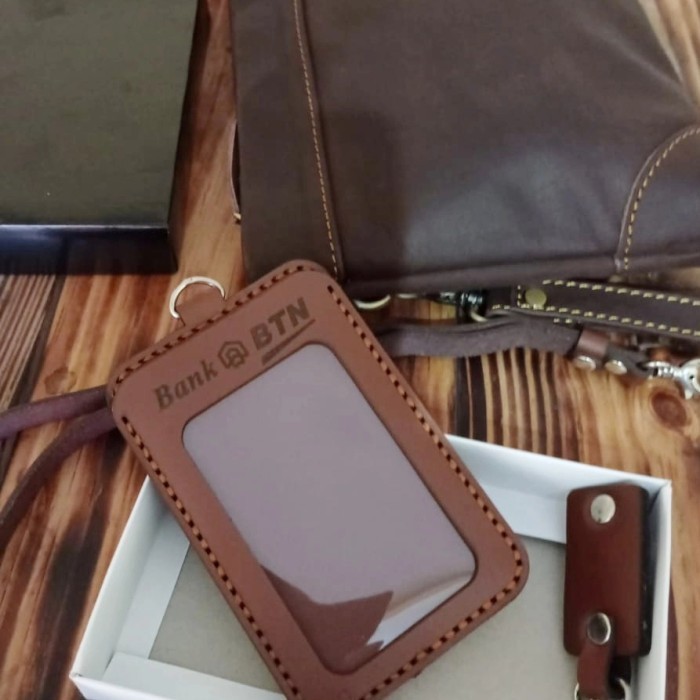 

BARANG TERLARIS Lanyard BTN / Card holder Bank BTN / Name tag kulit asli logo bank BTN