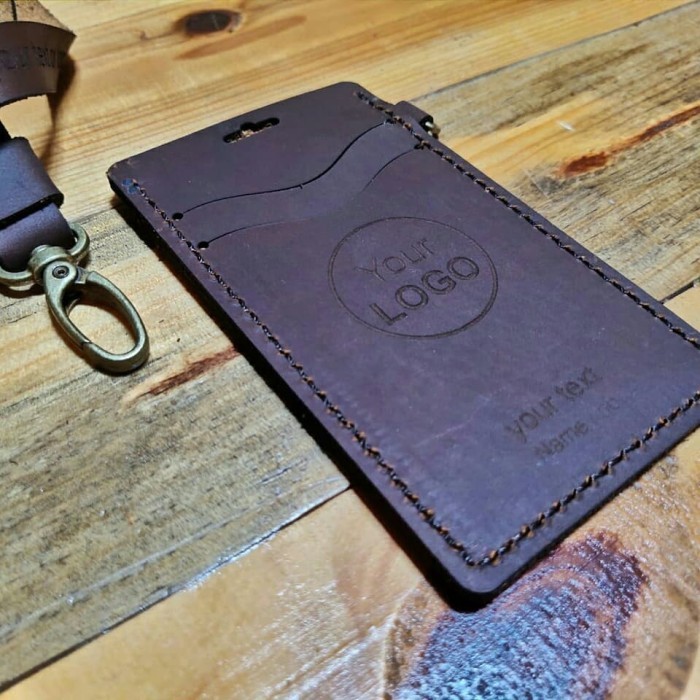 

BARANG TERLARIS ID CARD HOLDER KULIT CUSTOM NAMA & LOGO NAME TAG KULIT ASLI