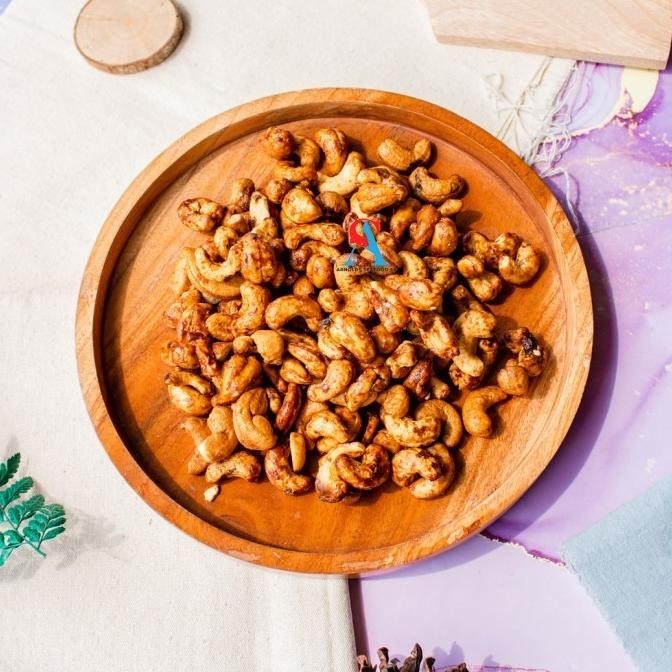 

Barang Terlaris Kacang Mede Madu Goreng Super / Cashew Nut 1 Kg Ready Myeshandira
