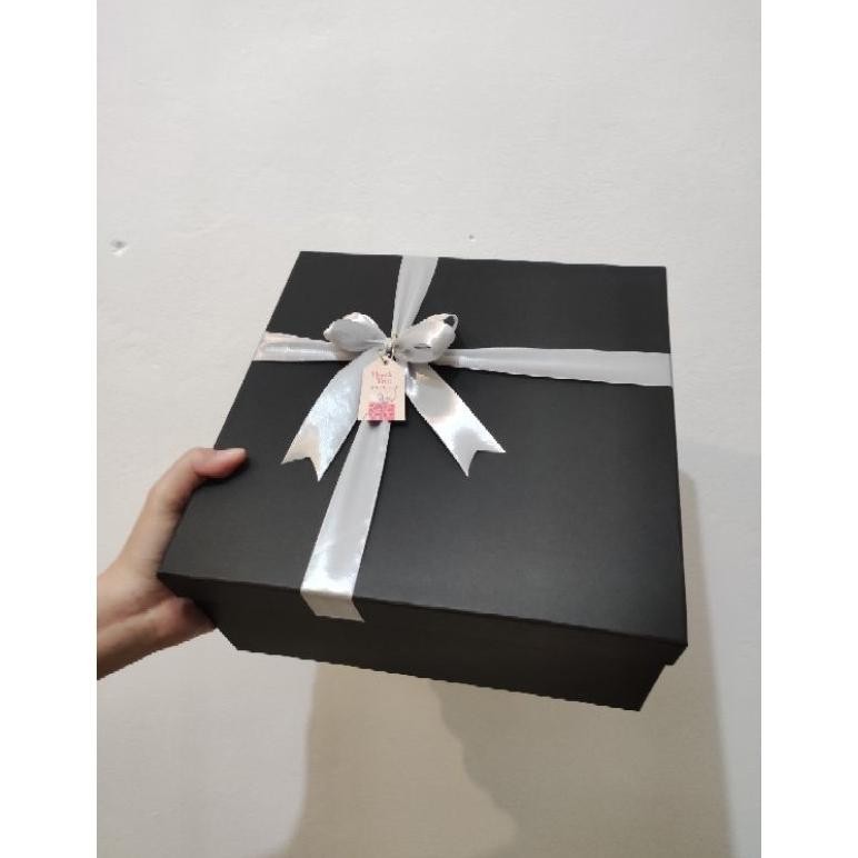 

Bonus Cashback" Box Kado Size 25x25x12cm / Box Kado Hitam ||