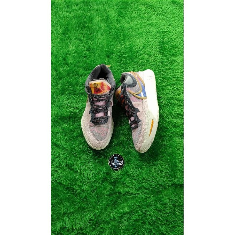 Sepatu Basket Kyrie 8 Ep