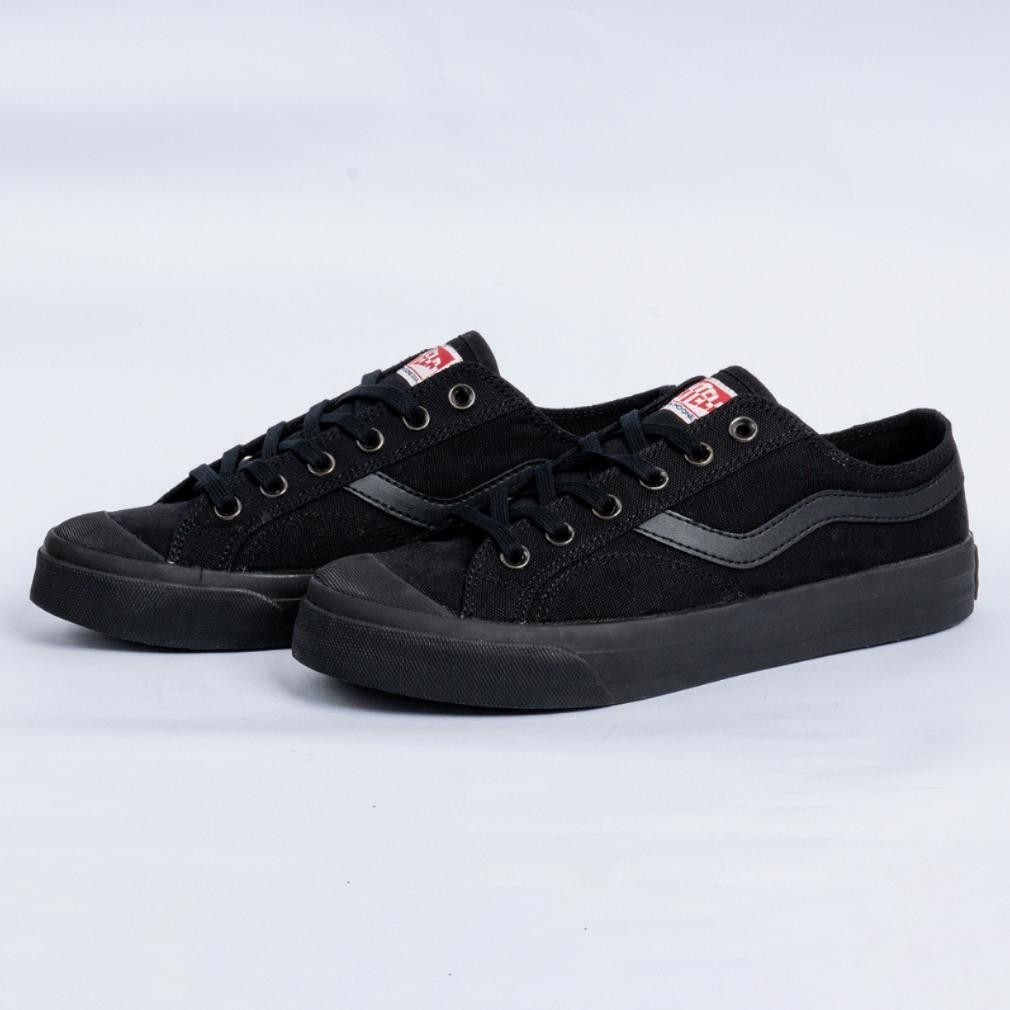 SEPATU VANTELA LOW ALL BLACK PENDEK FULL HITAM|SEPATU FULL HITAM|VANTELA HITAM|SEPATU HITAM VENTELA|