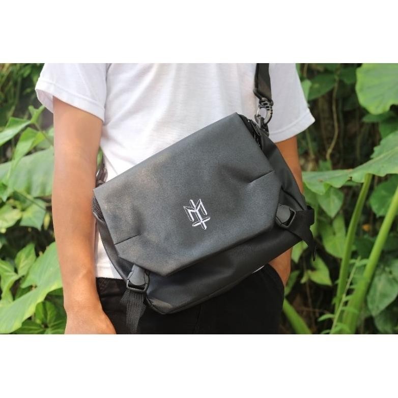 MATERNAL DISASTER #TAS SELEMPANG PRIA WANITA,TAS SELEMPANG MATERNAL, SLING BAG. LARIS