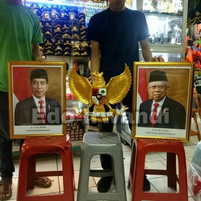 Frame Bingkai Foto Presiden Wakil Presiden Dan Patung Garuda Pancasila