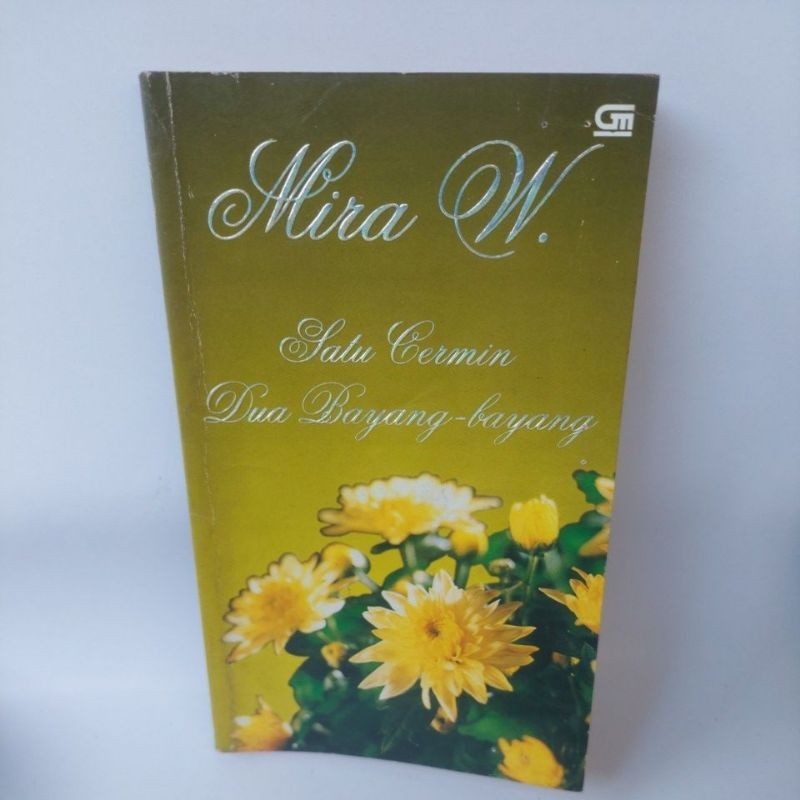 Mira W. Satu Cermin Dua Bayang- Bayang