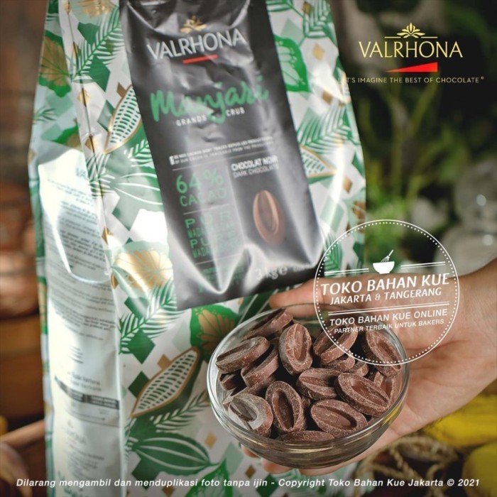 

Ready Valrhona MANJARI 64% Dark Chocolate 500gr Couverture Cokelat Cocoa