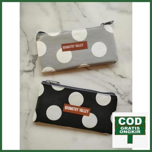 

Get New Tempat Pensil Resleting Biometry Motif Kotak Dan Polkadot Tepak Pensil Cuci Gudang