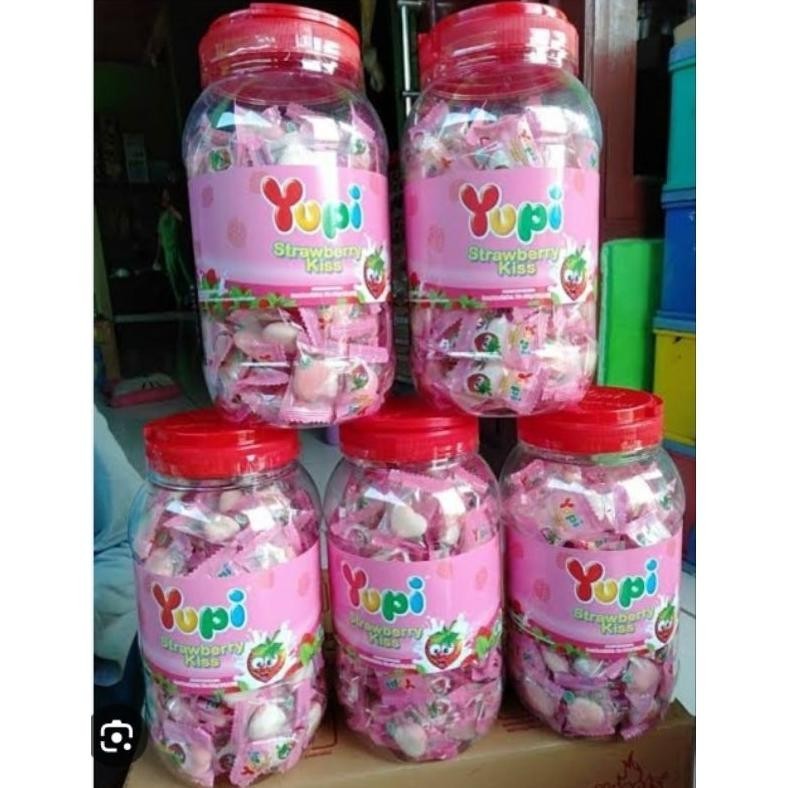 

Yupi Toples Strawberry/ Yupi Strawberry Toples Kiss 300Gram / Yupi Kiss Strawberry 300 Gram