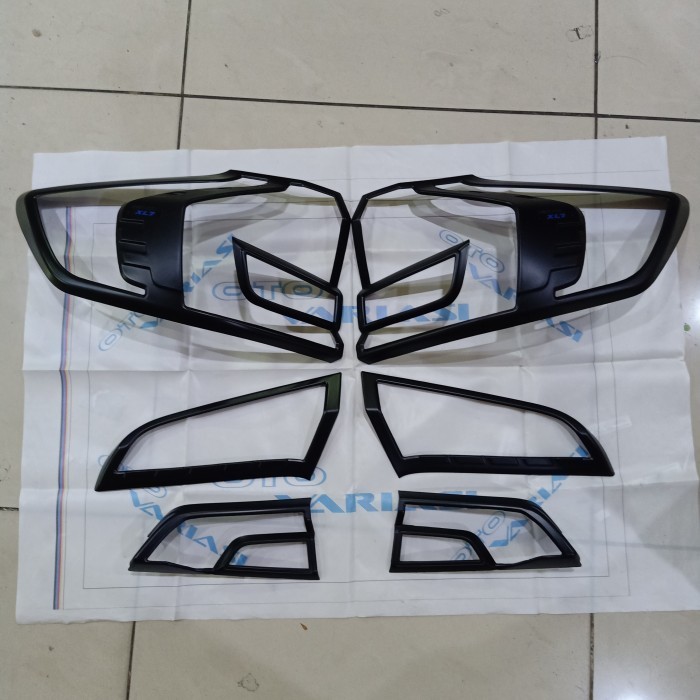GARNISH GARNIS LIST LIS LAMPU BELAKANG MOBIL SUZUKI XL7 2020 HITAM