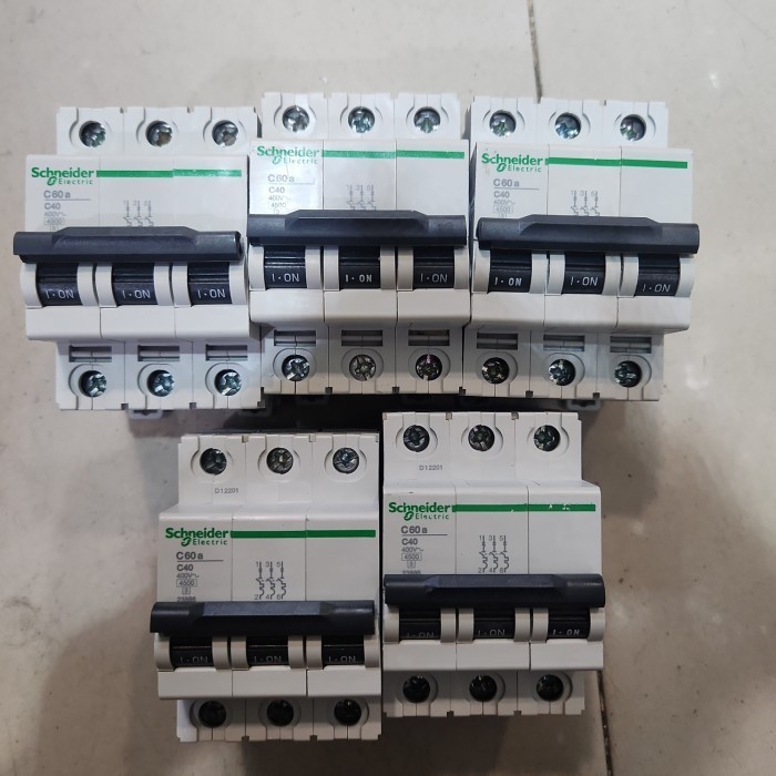 Populer mcb 3p 40a schneider mcb 3phase 40a c60a 4.5ka