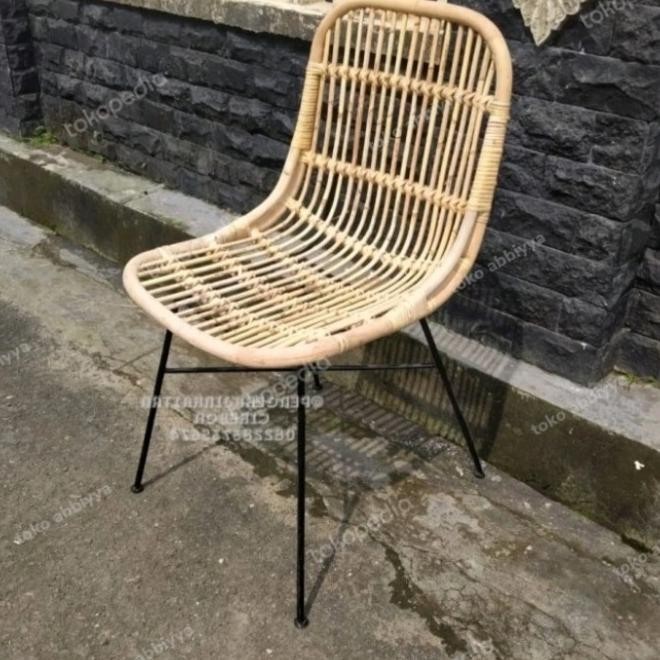 Kursi Rotan Kaki Besi Minimalis / Kursi Kafe Rotan