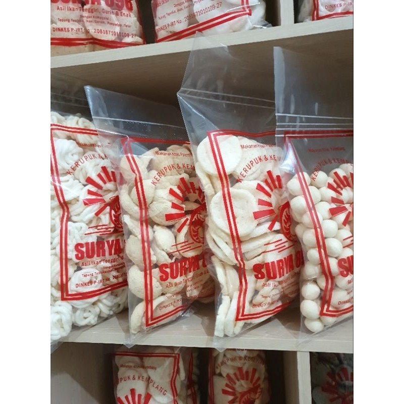 

KERUPUK KEMPLANG PAKET LENGKAP (SANGGUL, MANGKOK, GETAS, KANCING) 1000 GRAM (1KG)