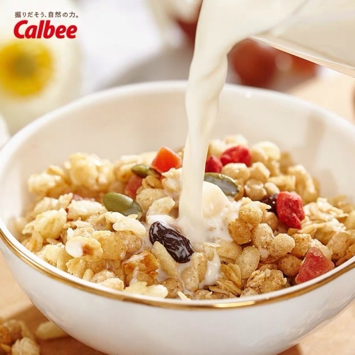 

Calbee Granola Fruit Cereal 700G - Made In Japan