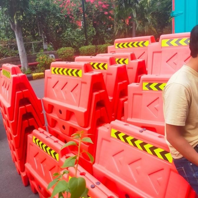 

Road Barier Susun / Pembatas Jalan Toll 100% Kualitas Terbaik Kualitas Premium