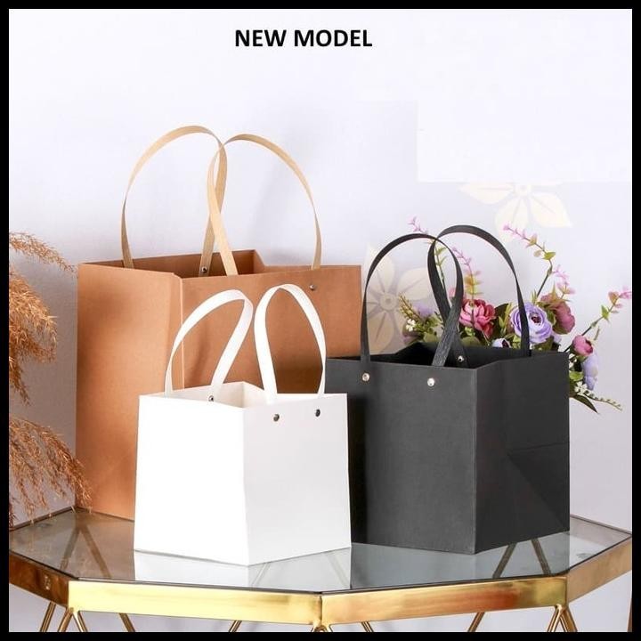 

BEST DEAL KANTONG KOTAK B25CM TALI , KANTONG KADO SOUVENIR ZAKKA BERKUALITAS !