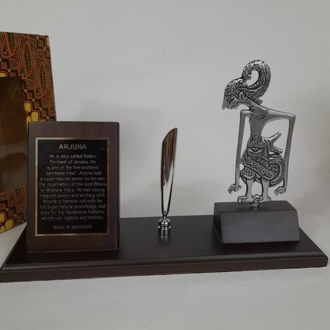 

Tempat Pulpen Kartu Nama Wayang Arjuna Kualitas Premium