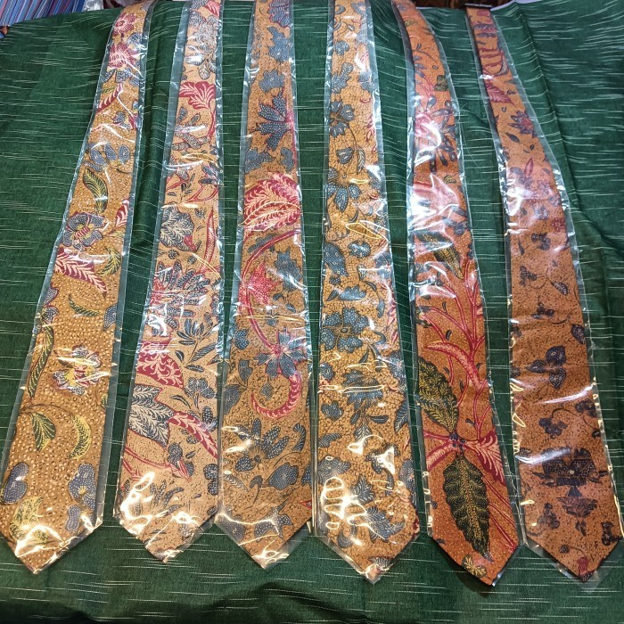 Dasi Pria Batik Tulis Lawasan