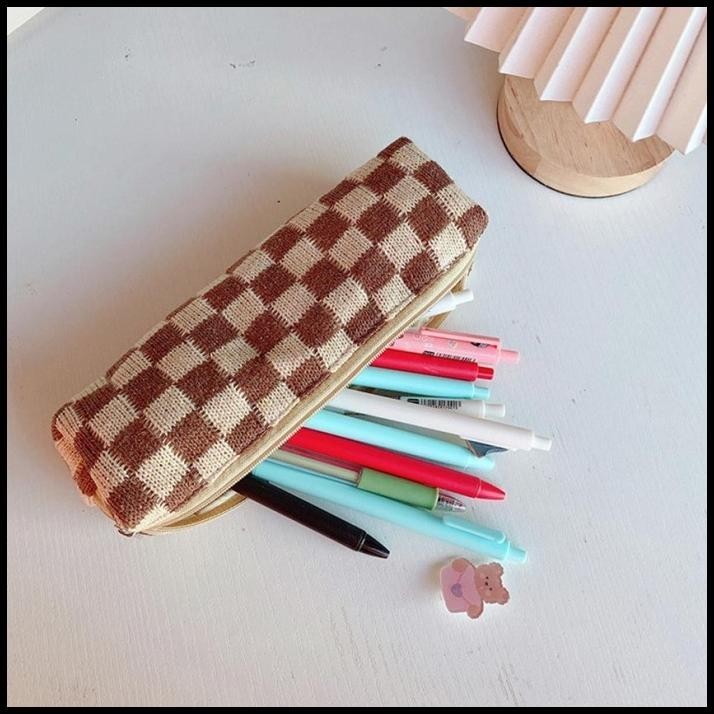 

TERMURAH KOTAK PENSIL MOTIF GRID PATTERN / TEMPAT PENSIL GEOMETRI HITAM PUTIH !!!!!