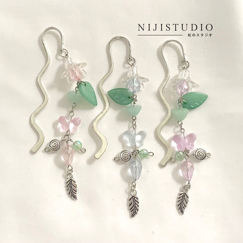 

Lily Of The Valley Coquette Beads Bookmark Anda Buku