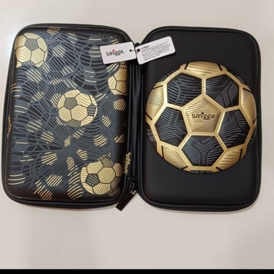 

SMIGGLE PENCIL CASE SOCCER GOLD/TEMPAT PENSIL BOLA/KOTAK PENSIL/KADO