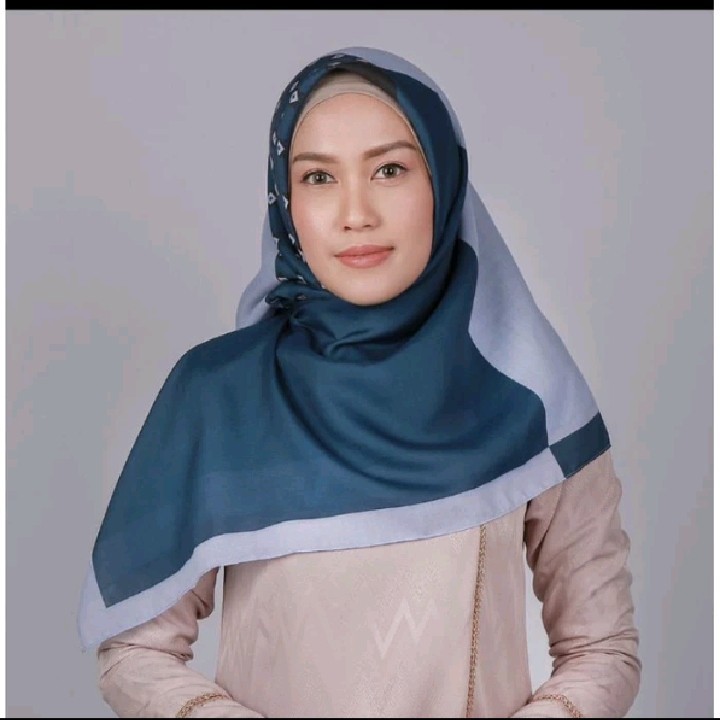 Zoya Segi Empat Polos+motif Chaska Scraf
