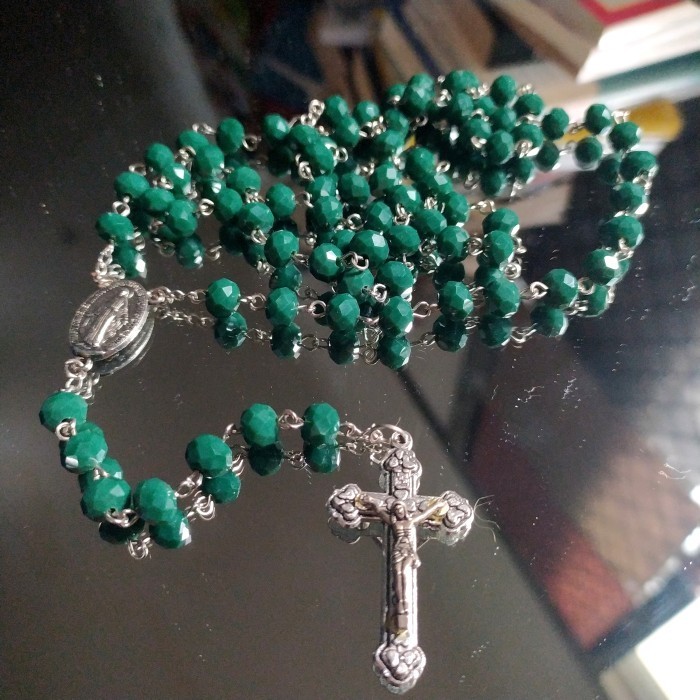 

Rosario Doa Bapa Kami 77 Butir Kristal 8mm Hijau
