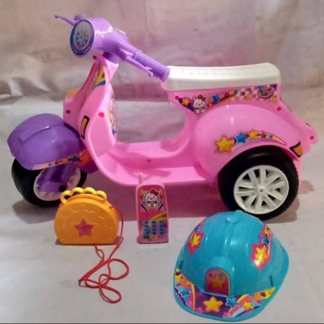Mainan Motor Vespa Anak Perempuan Aksesoris Helm Handphone Dan Tas