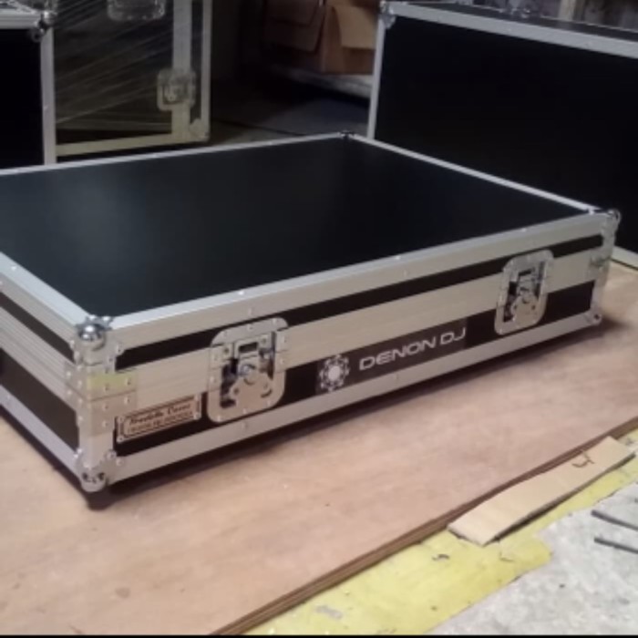 

Hardcase Custom DJ Pioneer Controler