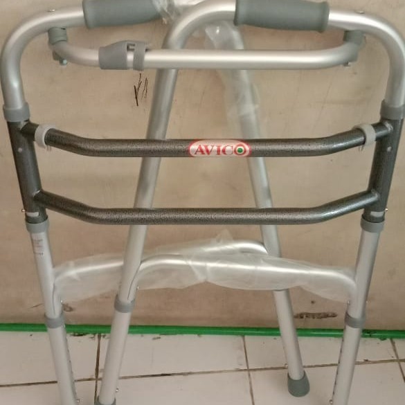 Walker alat bantu jalan kaki 4