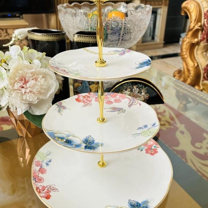 [Ready] Tier Cake 3 Susun Wedgwood Butterfly Bloom Mewah Cantik