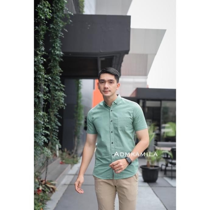 Kemeja Pria Cowok Polos Slimfit Kasual Basic Hem Pendek Hijau Sage Min