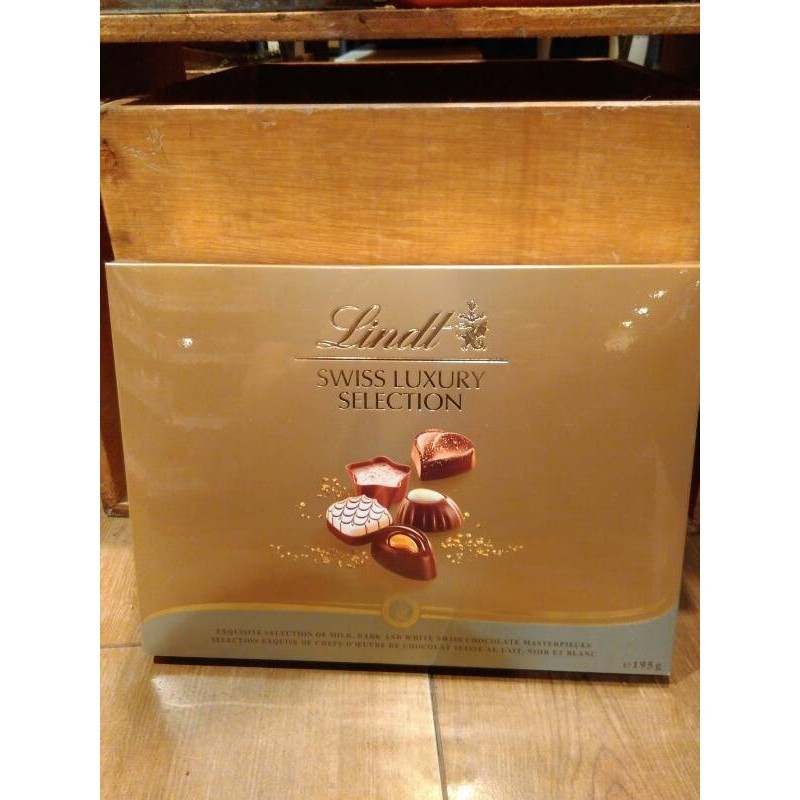 

Ready Lindt Swiss Luxury Selection Chocolate Deluxe 195 gr