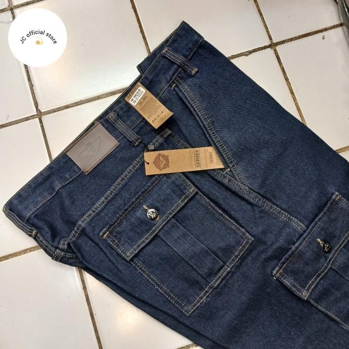 Celana pendek cargo bahan jeans kantong samping pria