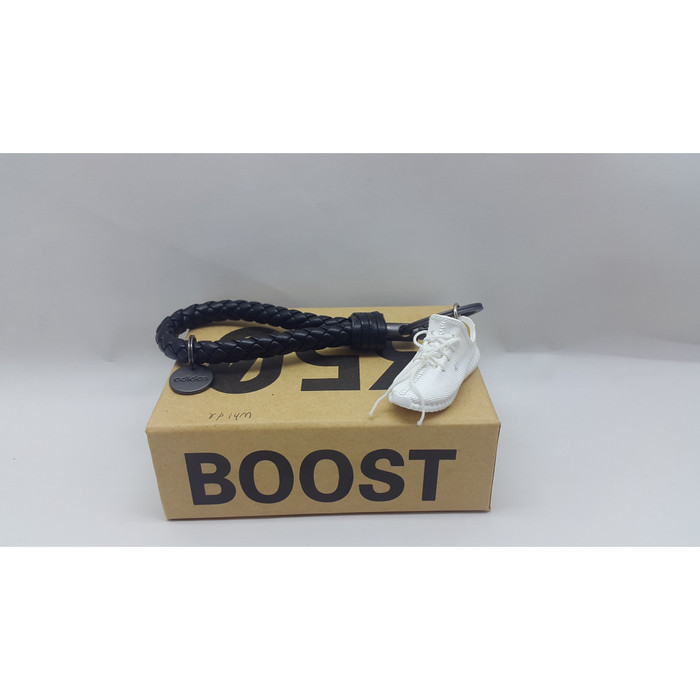 Cas Gantungan Kunci Import Gantungan Kunci Sepatu Yeezy Putih